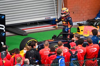 Yuki Tsunoda, Carlin, wins the race