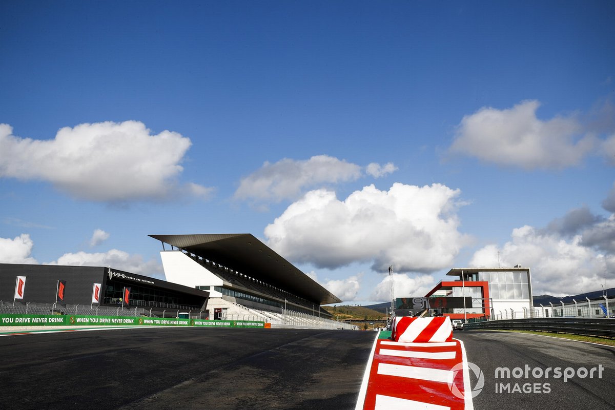 Entrada al Pit Lane