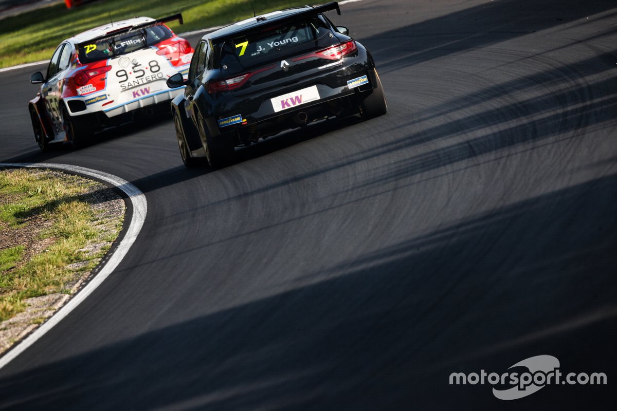 Jack Young, Vukovic Motorsport Renault Megane RS, Luca Filippi, Mulsanne Alfa Romeo Giulietta TCR