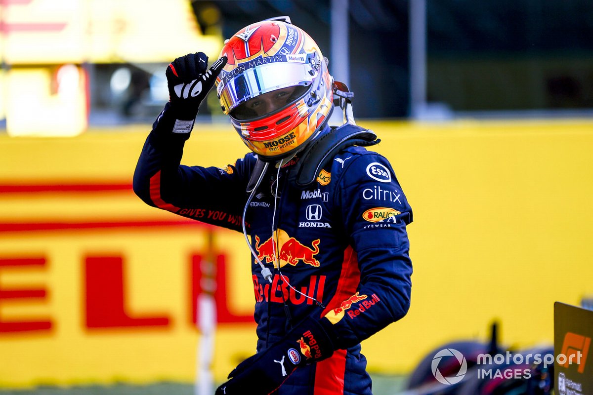 Tercer lugar Alex Albon, Red Bull Racing celebra en Parc Ferme