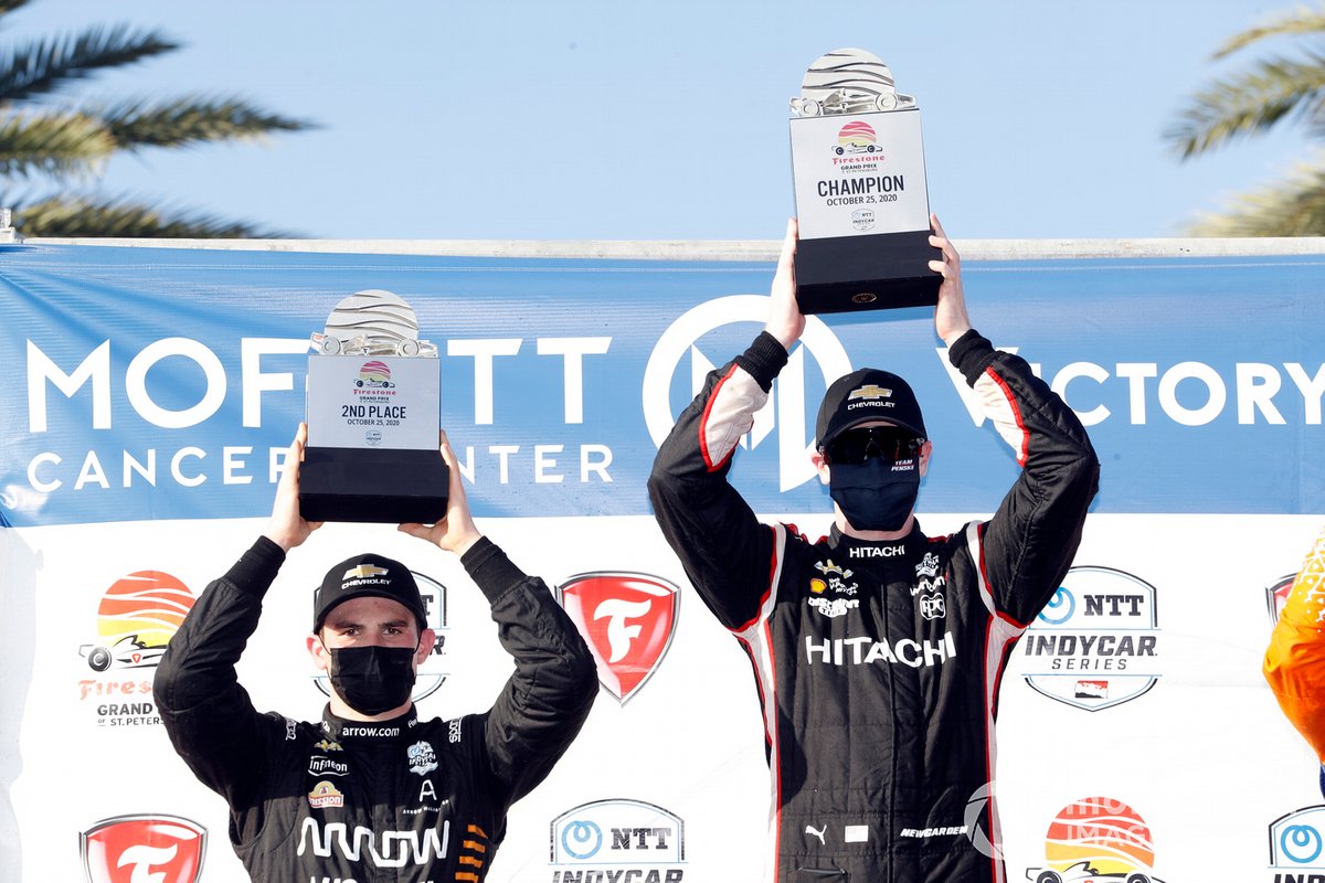 Podio: Ganador de la carrera Josef Newgarden, Team Penske Chevrolet, segundo lugar Patricio O'Ward, Arrow McLaren SP Chevrolet