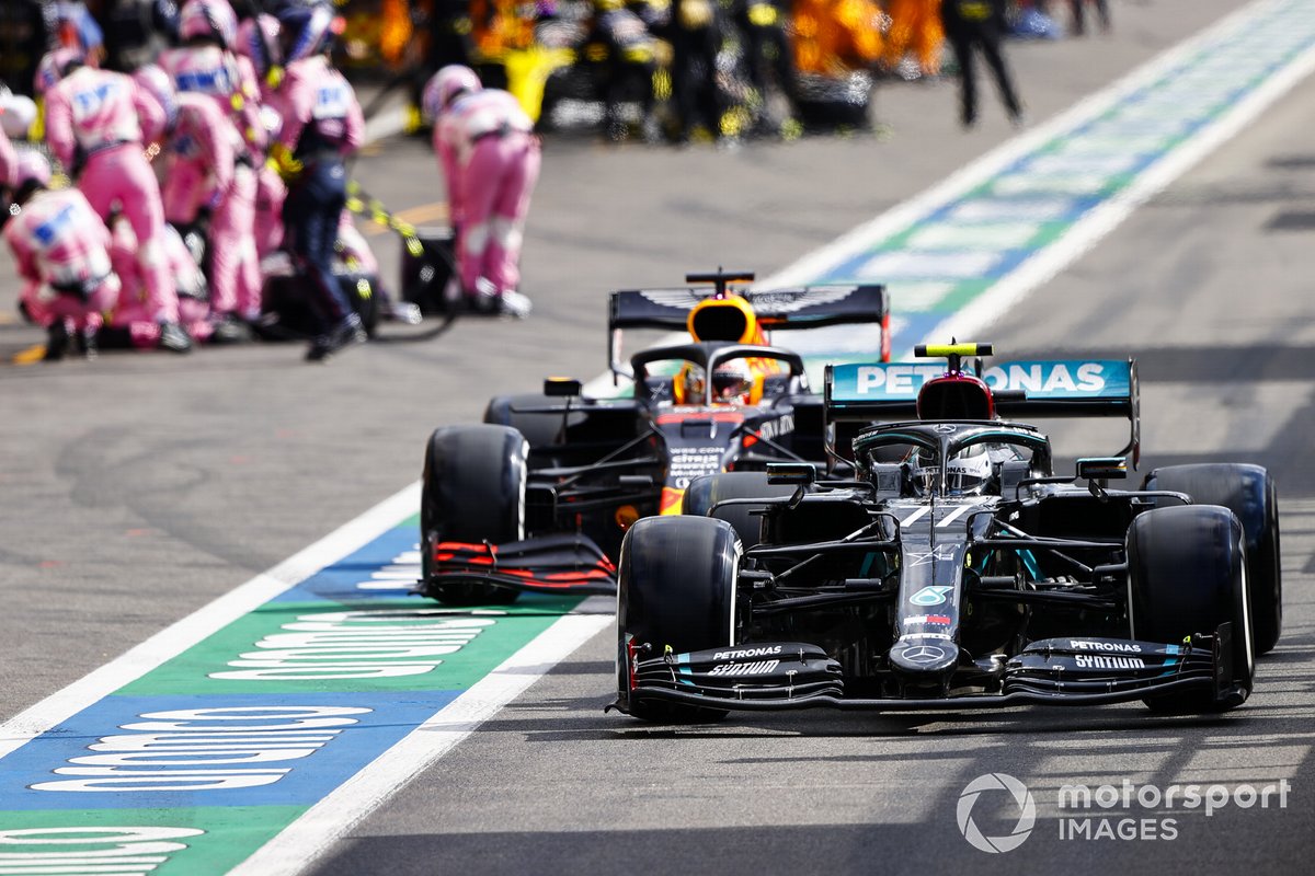 Valtteri Bottas, Mercedes F1 W11, Max Verstappen, Red Bull Racing RB16 pit stop