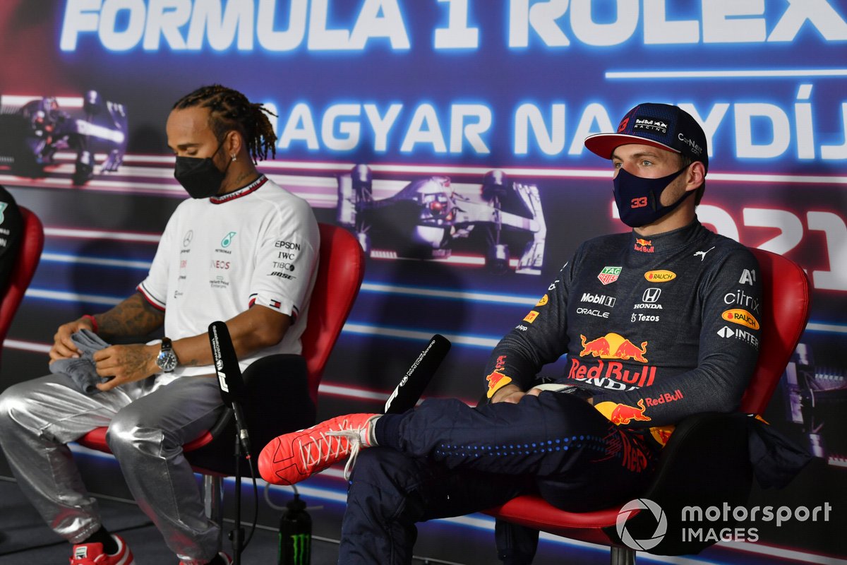 Pole man Lewis Hamilton, Mercedes, e Max Verstappen, Red Bull Racing