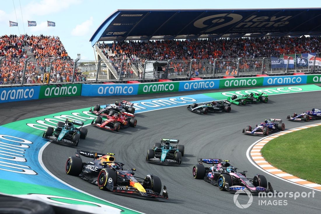 Sergio Pérez, Red Bull Racing RB20, Pierre Gasly, Alpine A524, Lance Stroll, Aston Martin AMR24, Fernando Alonso, Aston Martin AMR24, Carlos Sainz, Ferrari SF-24
