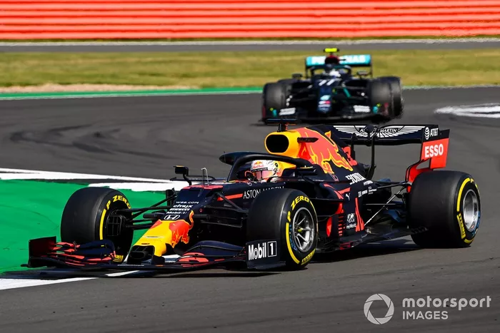 Max Verstappen, Red Bull Racing RB16, Valtteri Bottas, Mercedes F1 W11
