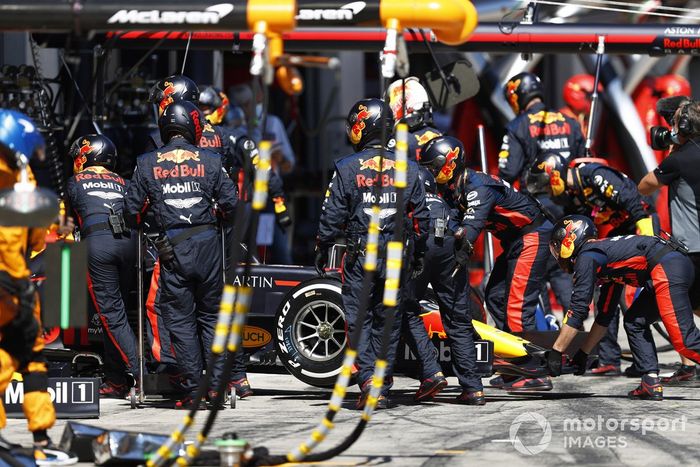 Max Verstappen, Red Bull Racing RB16, se retira de la carrera