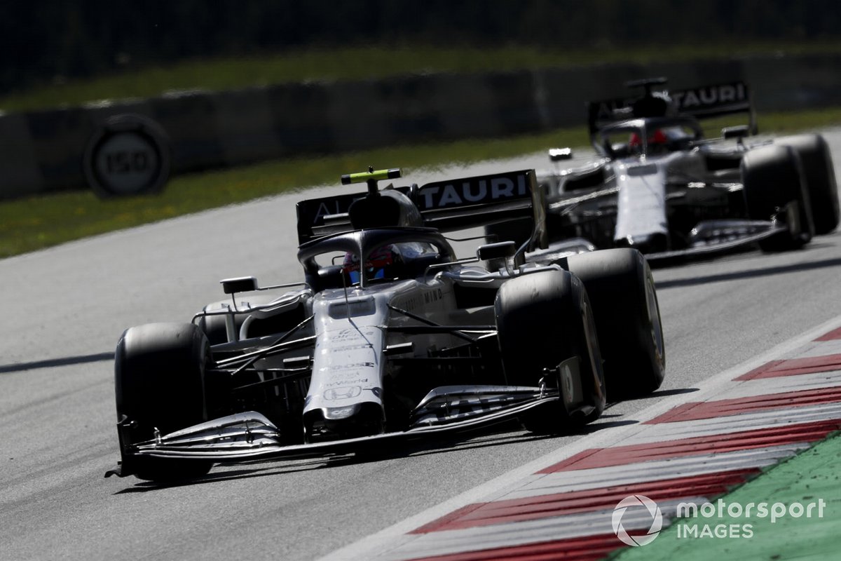 Pierre Gasly, AlphaTauri AT01, leads Daniil Kvyat, AlphaTauri AT01
