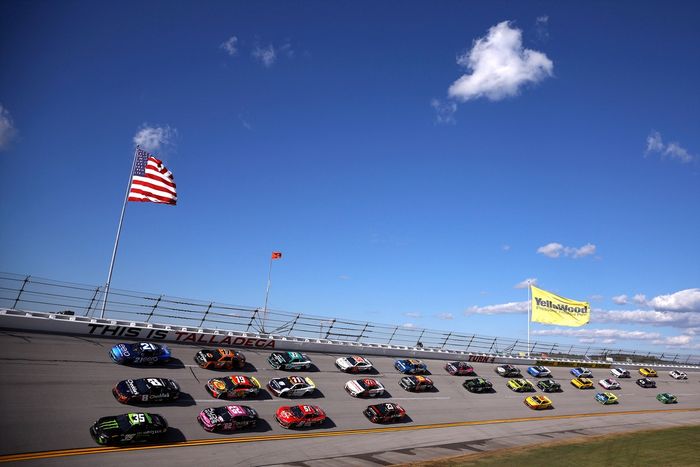 Chase Briscoe, Joe Gibbs Racing Toyota, Kyle Larson, Hendrick Motorsports Chevrolet, Carson Hocevar, Spire Motorsports Chevrolet, Chris Buescher, Roush Fenway Keselowski Racing Ford