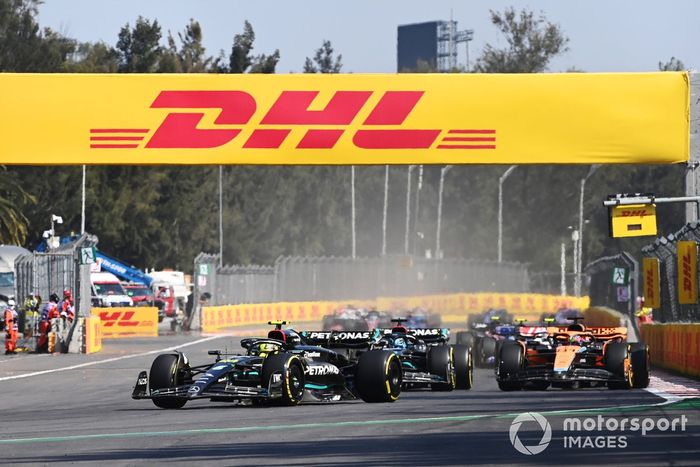 Lewis Hamilton, Mercedes F1 W14, George Russell, Oscar Piastri, McLaren MCL60