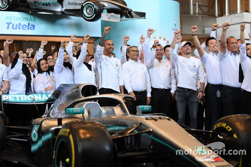 WM-Feier von Mercedes und Petronas
