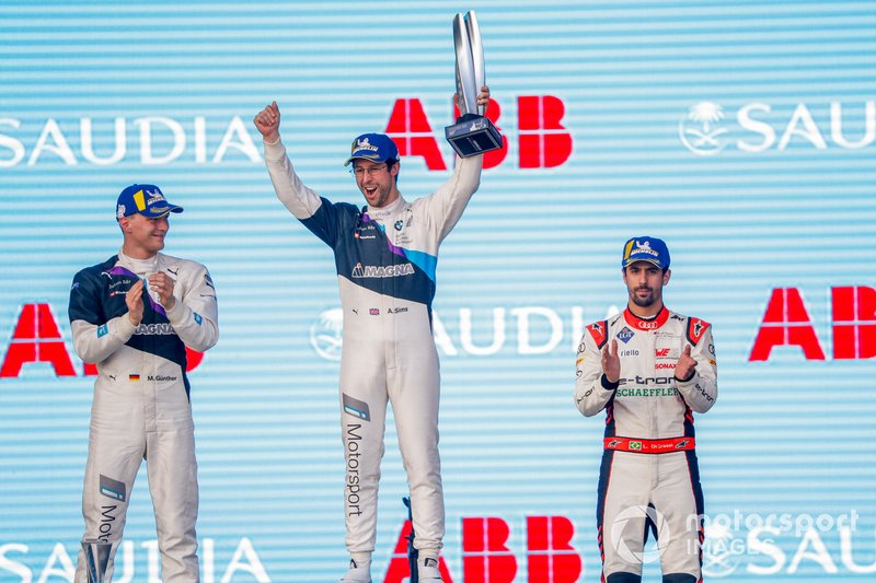 Il vincitore della gara Alexander Sims, BMW I Andretti Motorsports, festeggia sul podio con Maximilian Gunther, BMW I Andretti Motorsports, 2° classificato, Lucas Di Grassi, Audi Sport ABT Schaeffler, 3° classificato