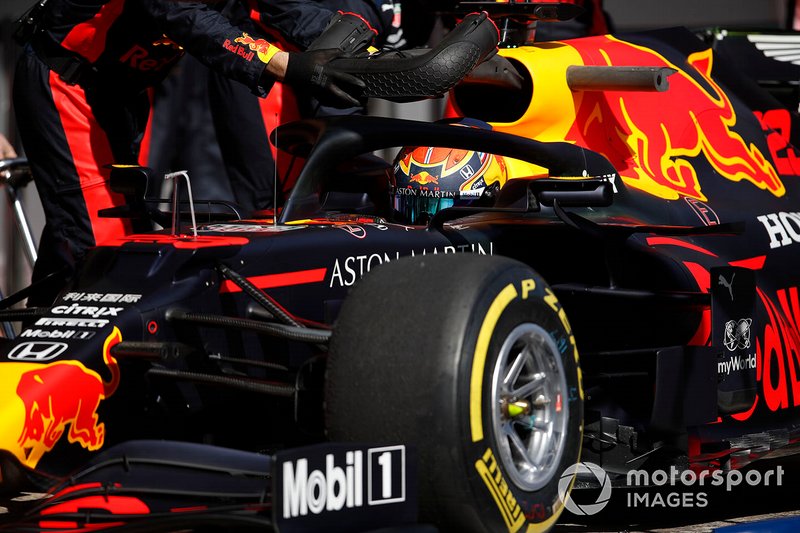 Alex Albon, Red Bull Racing entra per un pit stop