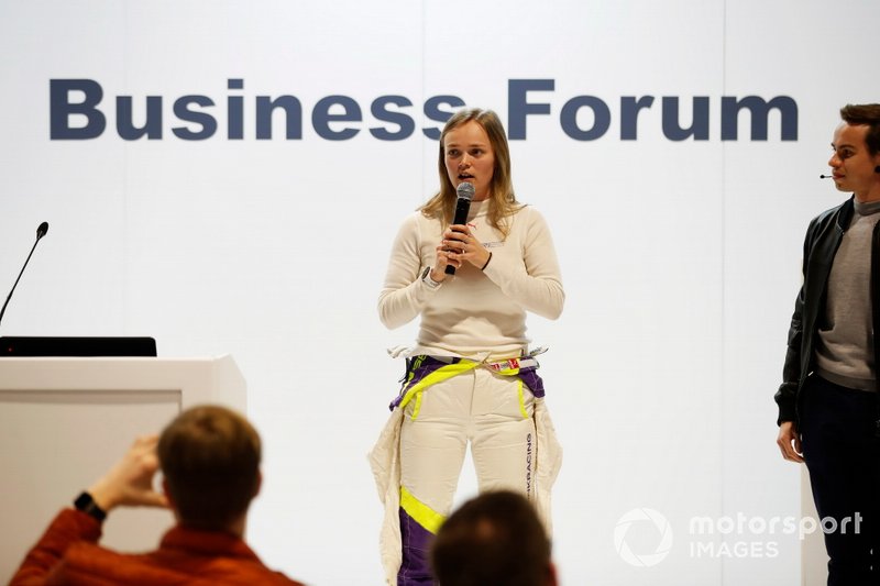 A britânica Sarah Moore, que em 2020 vai integrar o grid da W Series pelo segundo ano