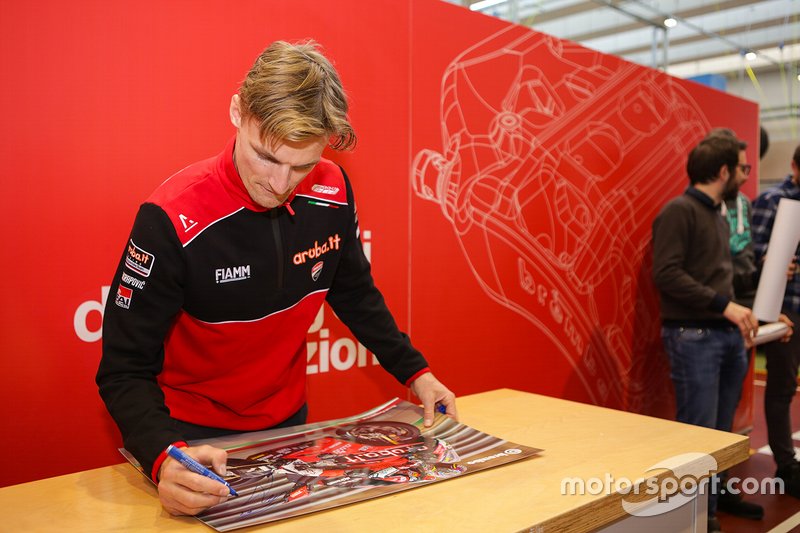Visita di Chaz Davies agli stabilimenti Brembo