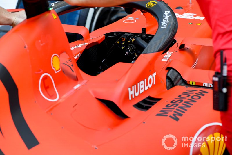 L'abitacolo di una Ferrari SF90