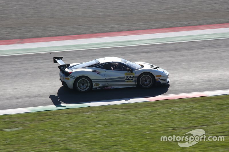 #223 Ferrari 488 Challenge, Ferrari of Long Island: John Megrue