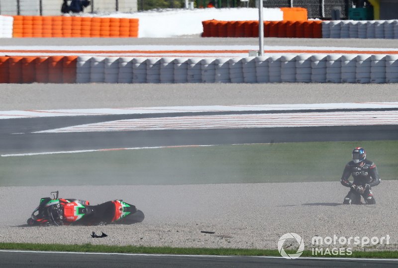 Bradley Smith, Aprilia Racing Team Gresini after crash
