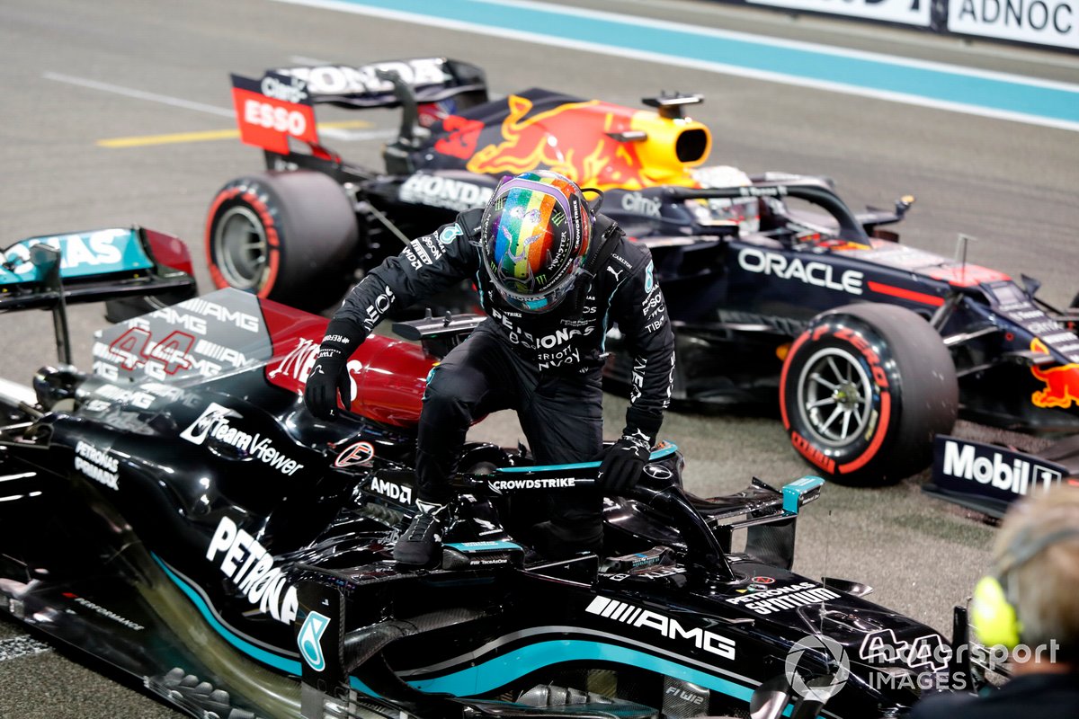 Lewis Hamilton, Mercedes, arriva sulla griglia dopo le qualifiche in seconda posizione