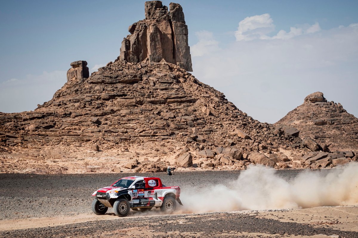 #207 Toyota Gazoo Racing Toyota: Giniel De Villiers, Dennis Murphy