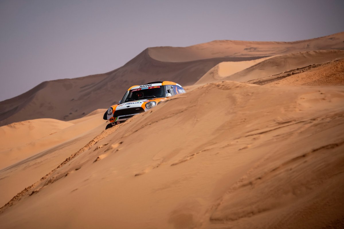 #238 X-Raid Mini John Cooper Works Rally Mini: Laia Sanz, Maurizio Gerini