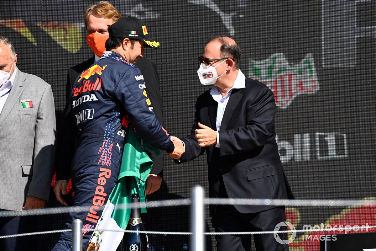 Podio: tercer lugar Sergio Pérez, Red Bull Racing y Etienne Strijp en el podio