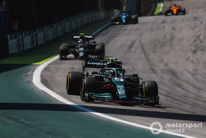 Sebastian Vettel, Aston Martin AMR21, Pierre Gasly, AlphaTauri AT02