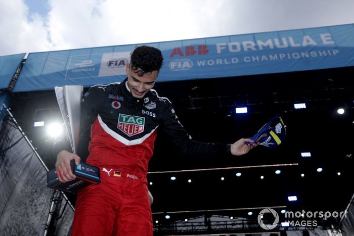 Podio: ganador Pascal Wehrlein, Porsche