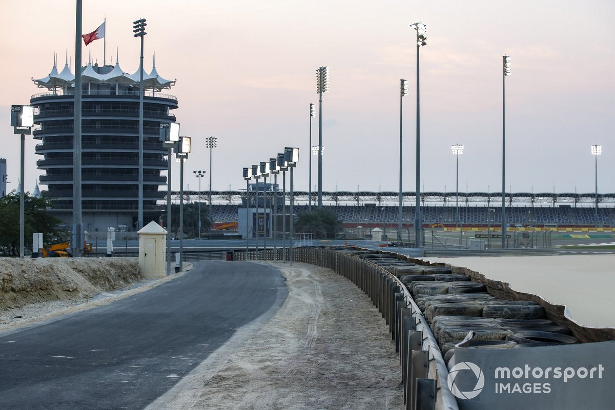 Una vista a través de la pista