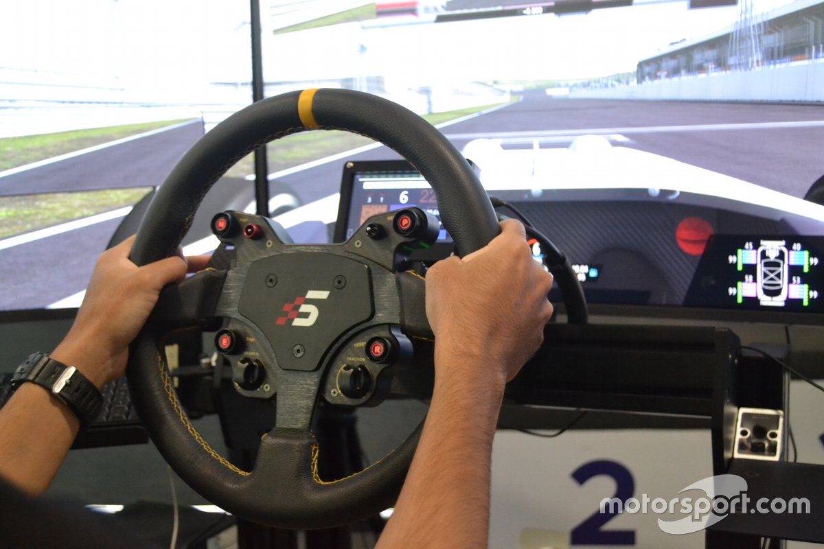 P1 Akademi Digital Motorsport Indonesia