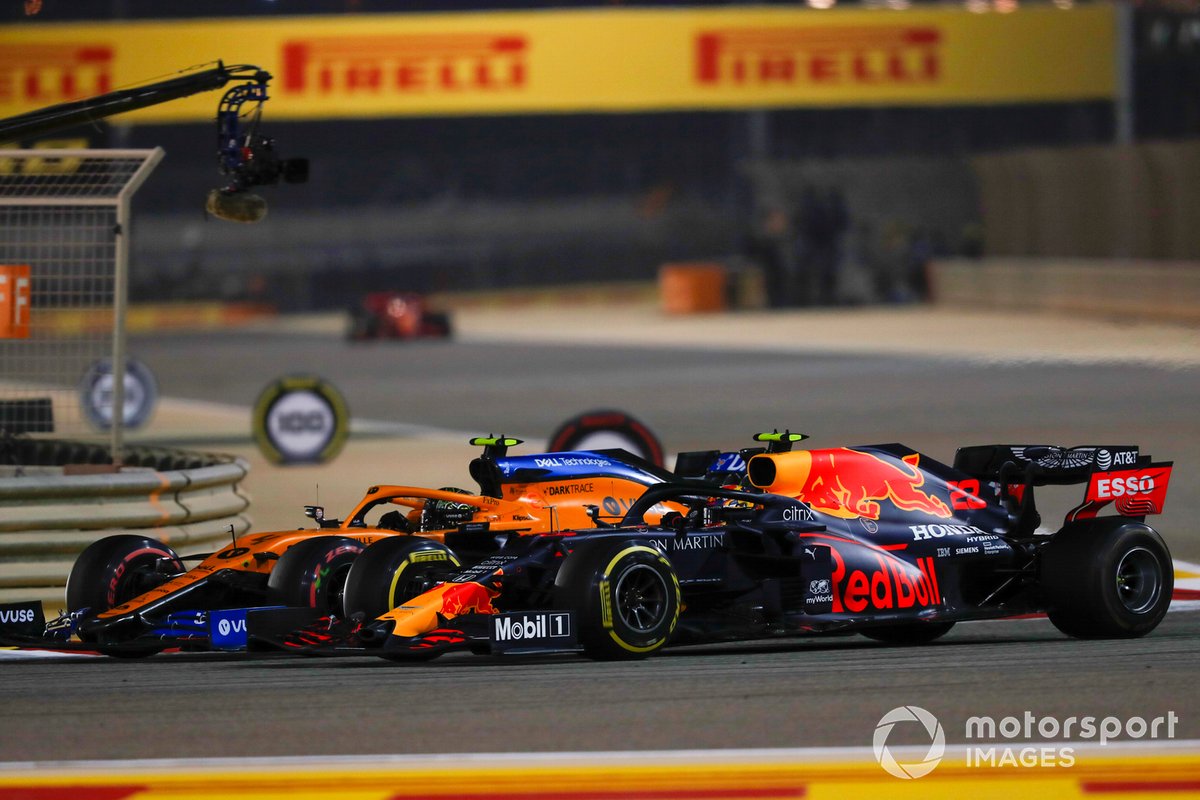 Lando Norris, McLaren MCL35, Alex Albon, Red Bull Racing RB16