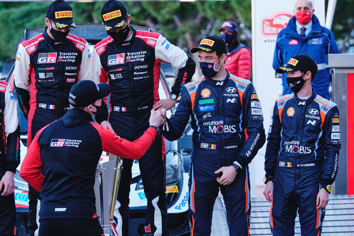 Sébastien Ogier, Julien Ingrassia, Toyota Gazoo Racing WRT Toyota Yaris WRC, Thierry Neuville, Martijn Wydaeghe, Hyundai Motorsport Hyundai i20 Coupe WRC sur le podium