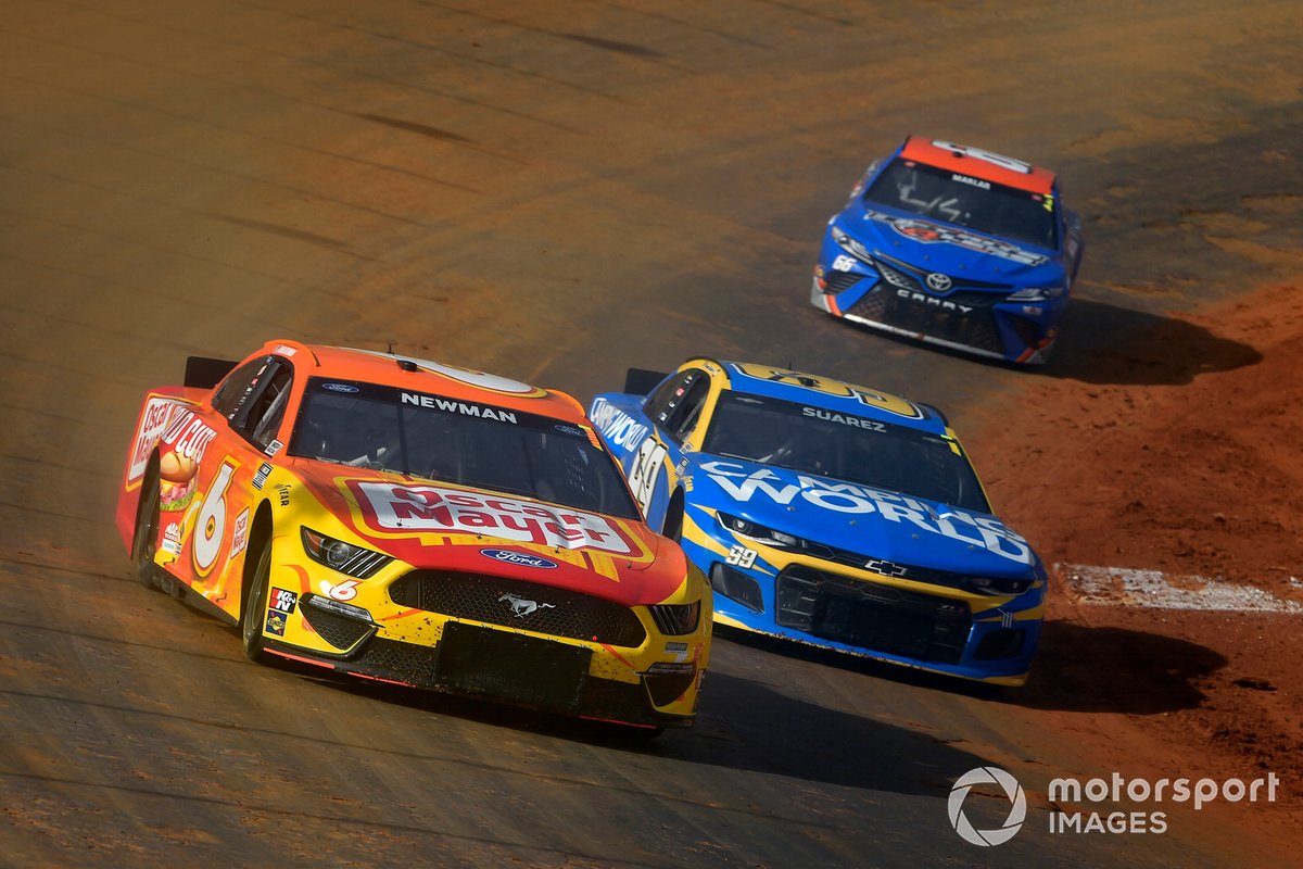 Ryan Newman, Roush Fenway Racing, Ford Mustang Oscar Mayer Cold Cuts and Daniel Suarez, TrackHouse Racing, Chevrolet Camaro Camping World