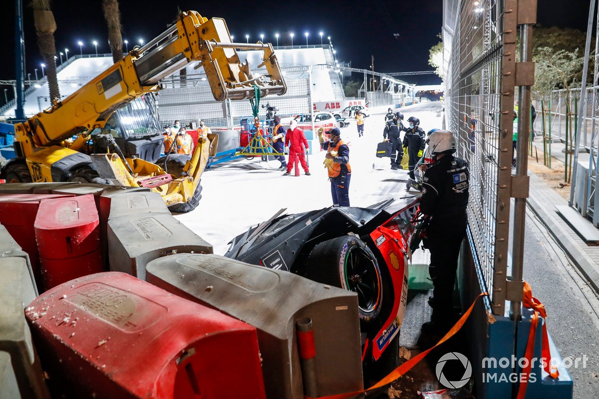 Los comisarios rescatan el coche de Alex Lynn, Mahindra Racing, M7Electro