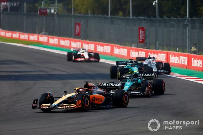 Daniel Ricciardo, McLaren MCL36, Sebastian Vettel, Aston Martin AMR22, Lance Stroll