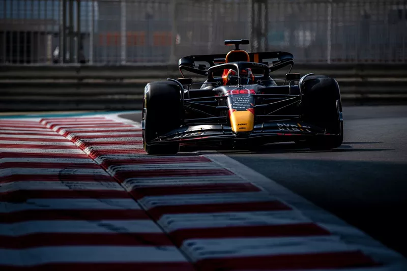 Liam Lawson, Red Bull Racing RB18 