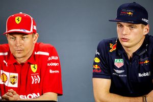 Kimi Raikkonen, Ferrari, e Max Verstappen, Red Bull Racing, durante la conferenza stampa