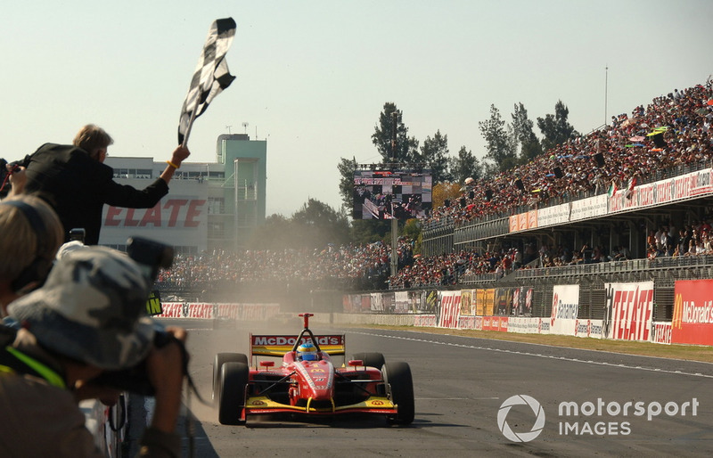 Ganador de la carrera Sebastien Bourdais, Newman Haas Lanigan Racing