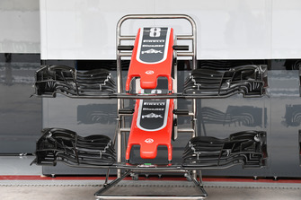 Des nez et ailerons avant de Haas F1 Team VF-18