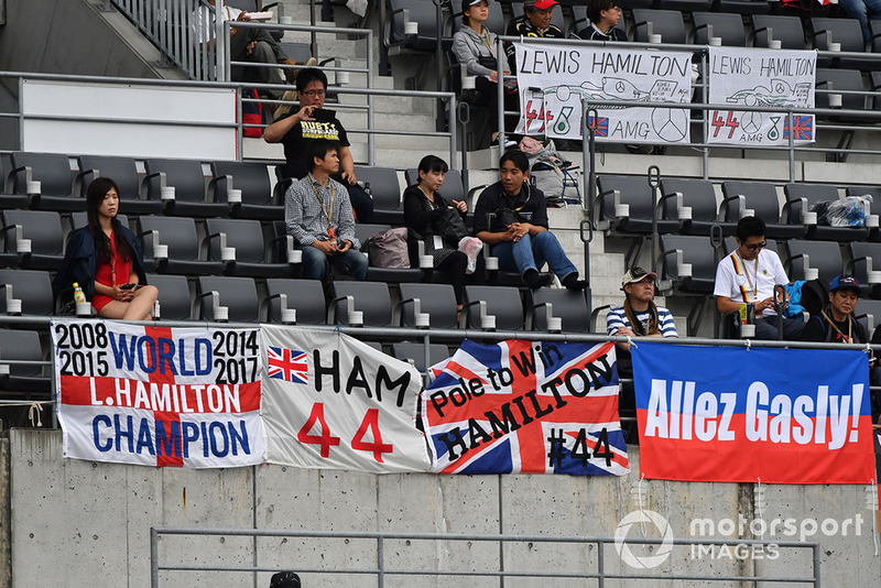 Banderas y aficionados de Lewis Hamilton, Mercedes AMG F1