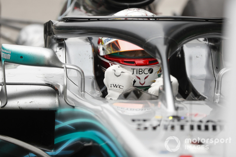 Lewis Hamilton, Mercedes AMG F1, 1er puesto, celebra a su llegada al Parc Ferme.