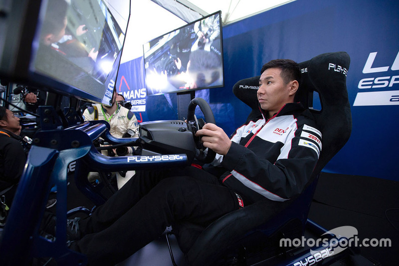 Kamui Kobayashi, Toyota Gazoo Racing sur un simulateur