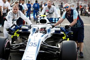 Sergey Sirotkin, Williams FW41, arrives on the grid