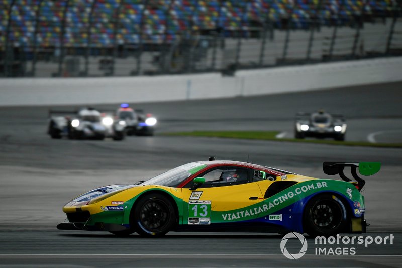 #13 Via Italia Racing Ferrari 488 GT3, GTD: Chico Longo, Victor Franzoni, Marcos Gomes