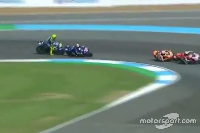 La distancia entre Rossi y Viñales es de centímetros (Captura vídeo MovistarTV)