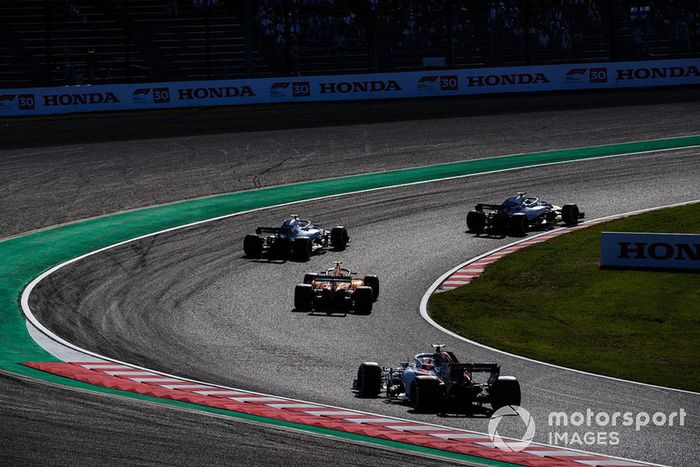 Sergey Sirotkin, Williams FW41, Stoffel Vandoorne, McLaren MCL33 y Charles Leclerc, Sauber C37