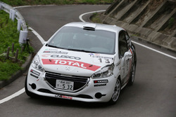 2016年全日本ラリー開幕戦。JN5クラス2位のプジョー208 R2