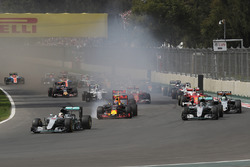 Lewis Hamilton, Mercedes AMG F1 W07 Hybrid ahead of Max Verstappen, Red Bull Racing RB12 and Nico Ro