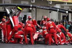 Sebastian Vettel, Ferrari SF16-H s'arrête aux stands