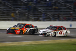 Martin Truex Jr., Furniture Row Racing Toyota, Kyle Larson, Chip Ganassi Racing Chevrolet
