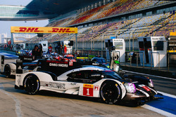 #1 Porsche Team Porsche 919 Hybrid: Timo Bernhard, Mark Webber, Brendon Hartley